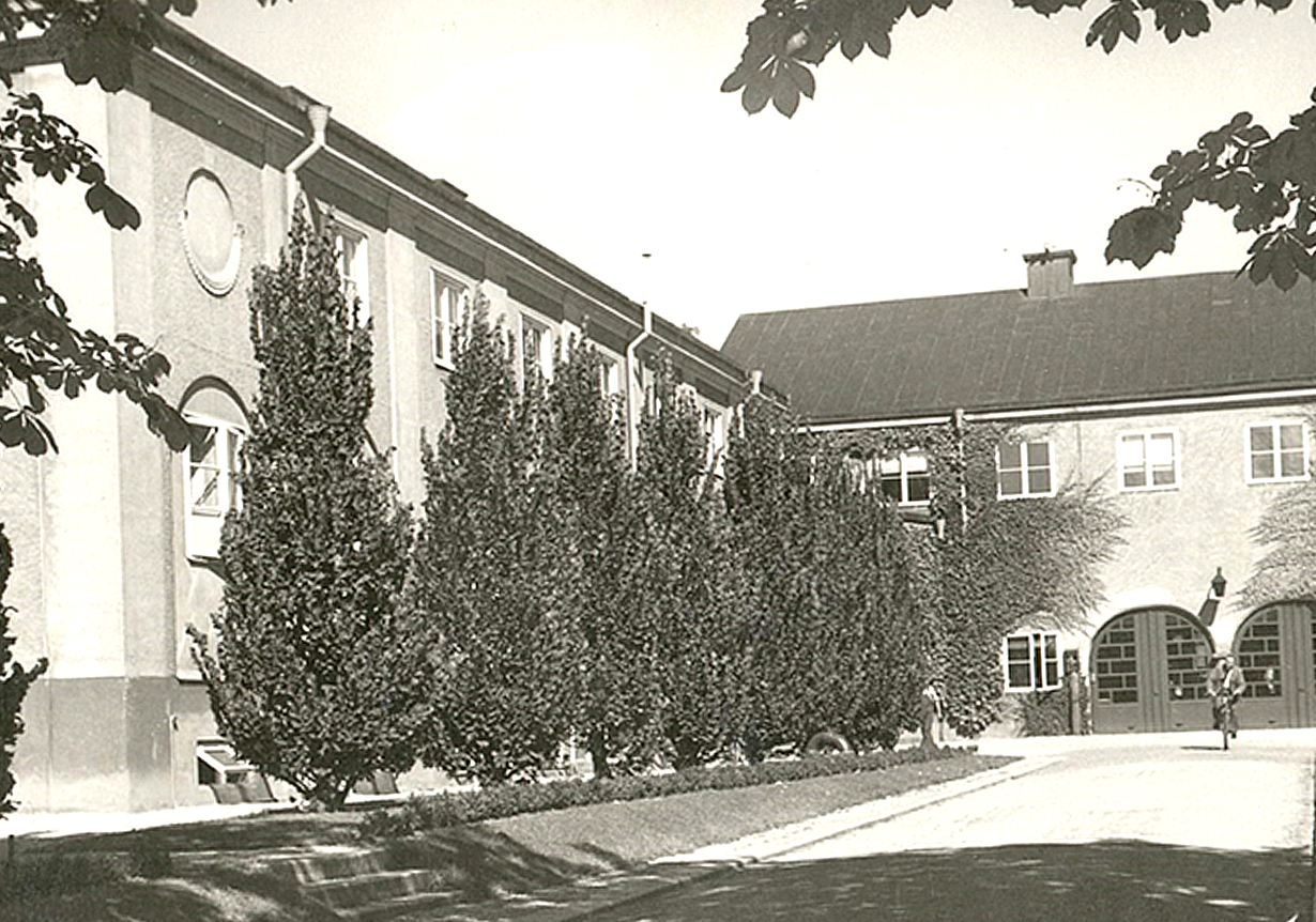 Svartvitt foto på Lallerstedska husets fasad från 1952.